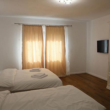 Casa Carmen Hotel Poienile Izei Eksteriør billede